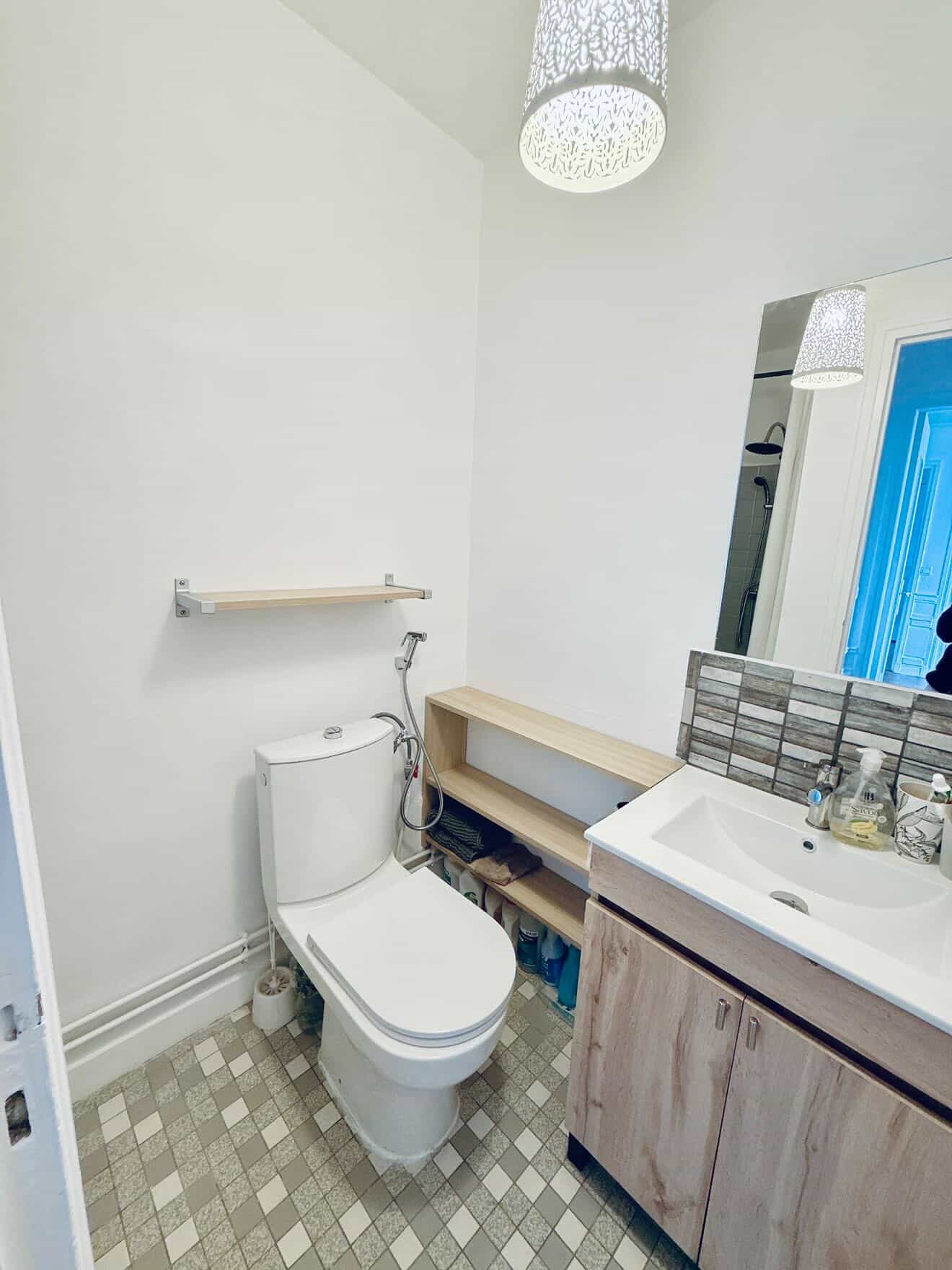 Salle d'eau avec WC